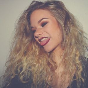 Meet your Posher, Kayla